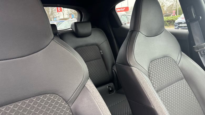 Nissan Juke 1.0 DiG-T N-Connecta 5dr DCT Petrol Hatchback